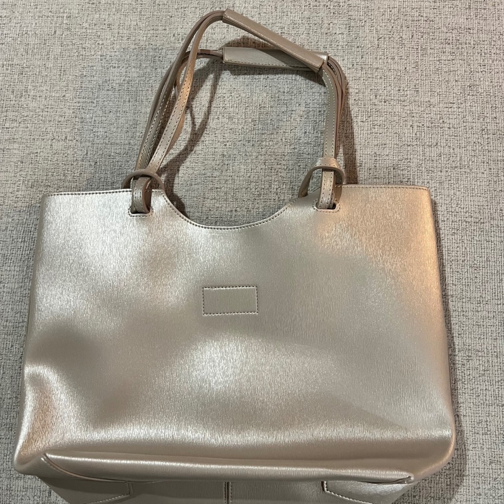 Neiman Marcus Metallic Gold Tote Bag Shoulder Handbag Chic Everyday‎ Style